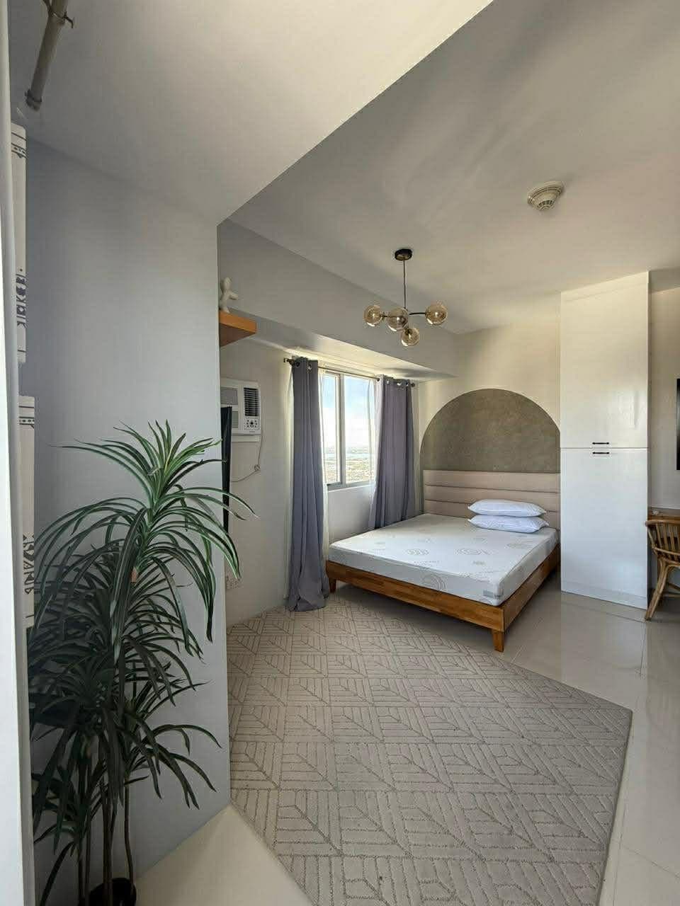 For Rent: Studio with balcony at Taft Eastgate (across Landers) - photo 3