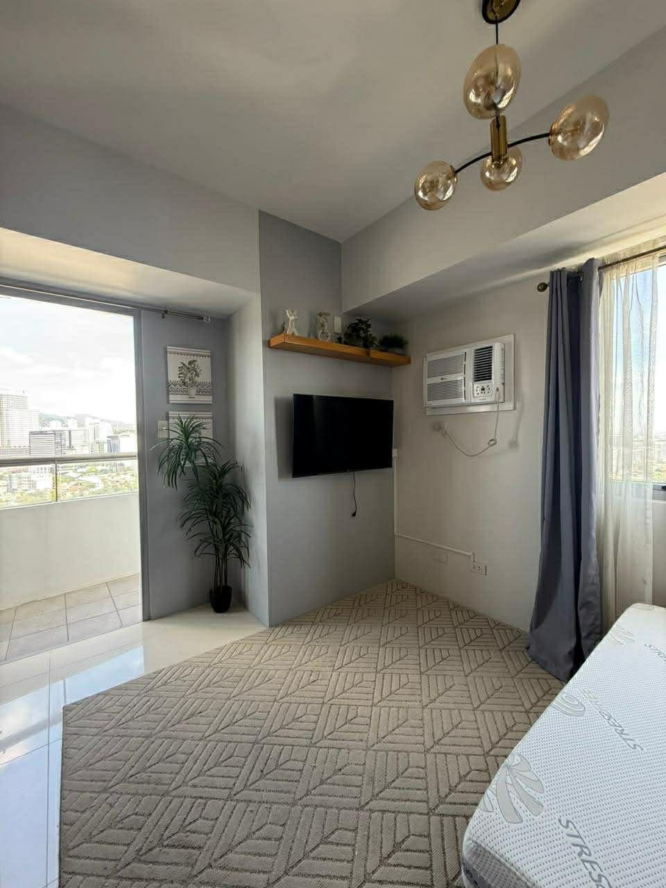 For Rent: Studio with balcony at Taft Eastgate (across Landers) - photo 4