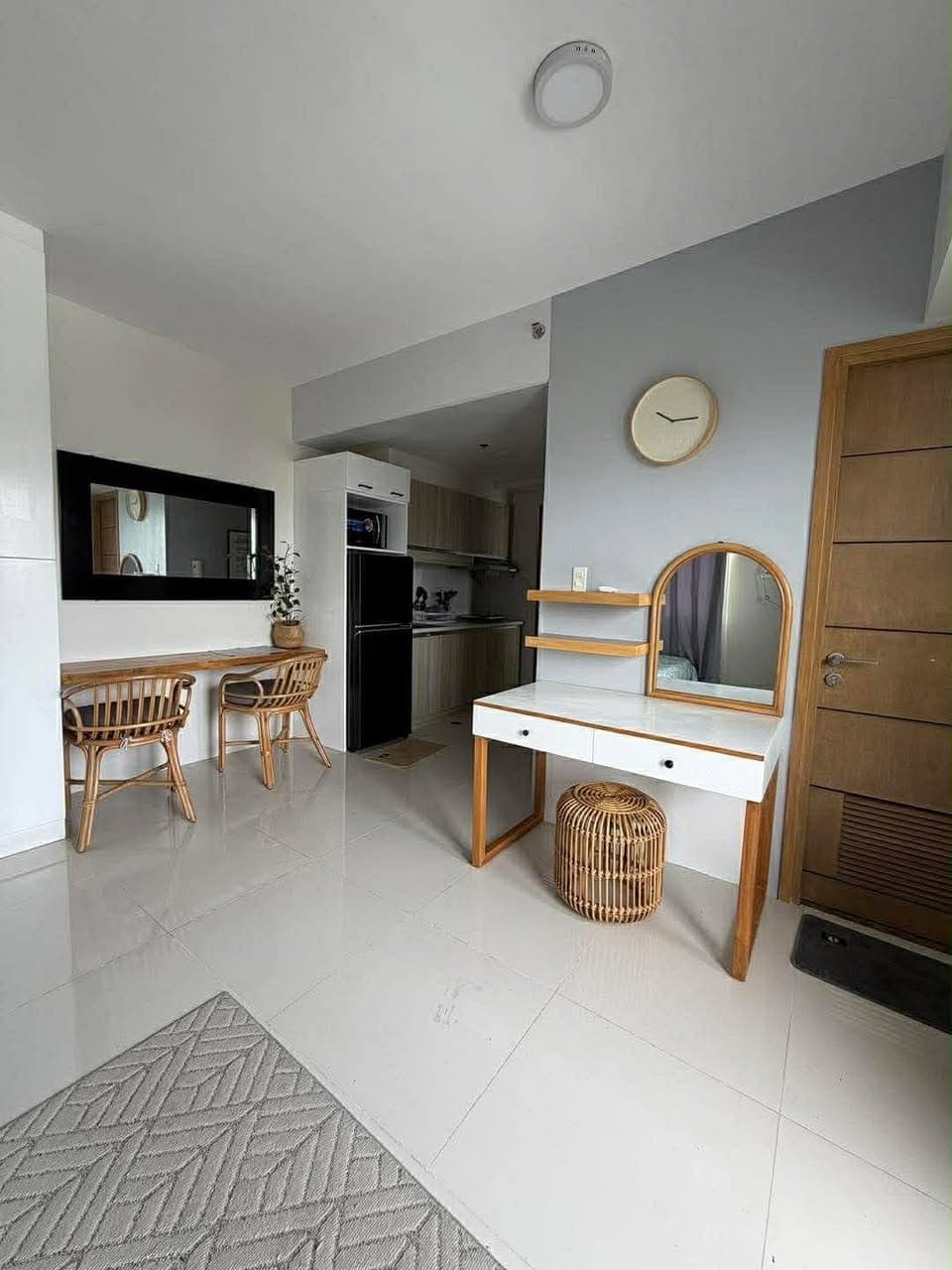 For Rent: Studio with balcony at Taft Eastgate (across Landers) - photo 5