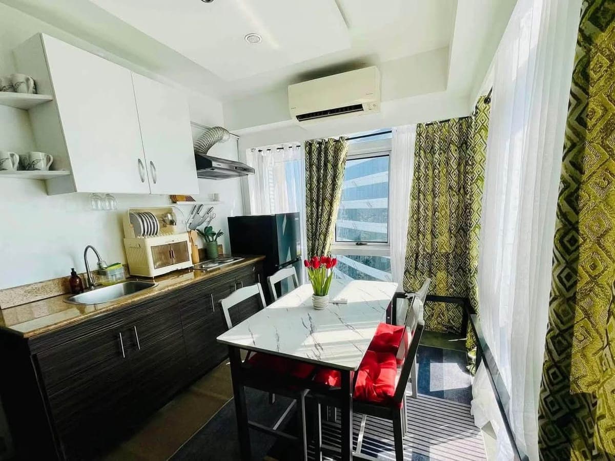 FOR LEASE: Fully furnished 2 Bedroom Loft-type unit at Fort Victoria, BGC - photo 1