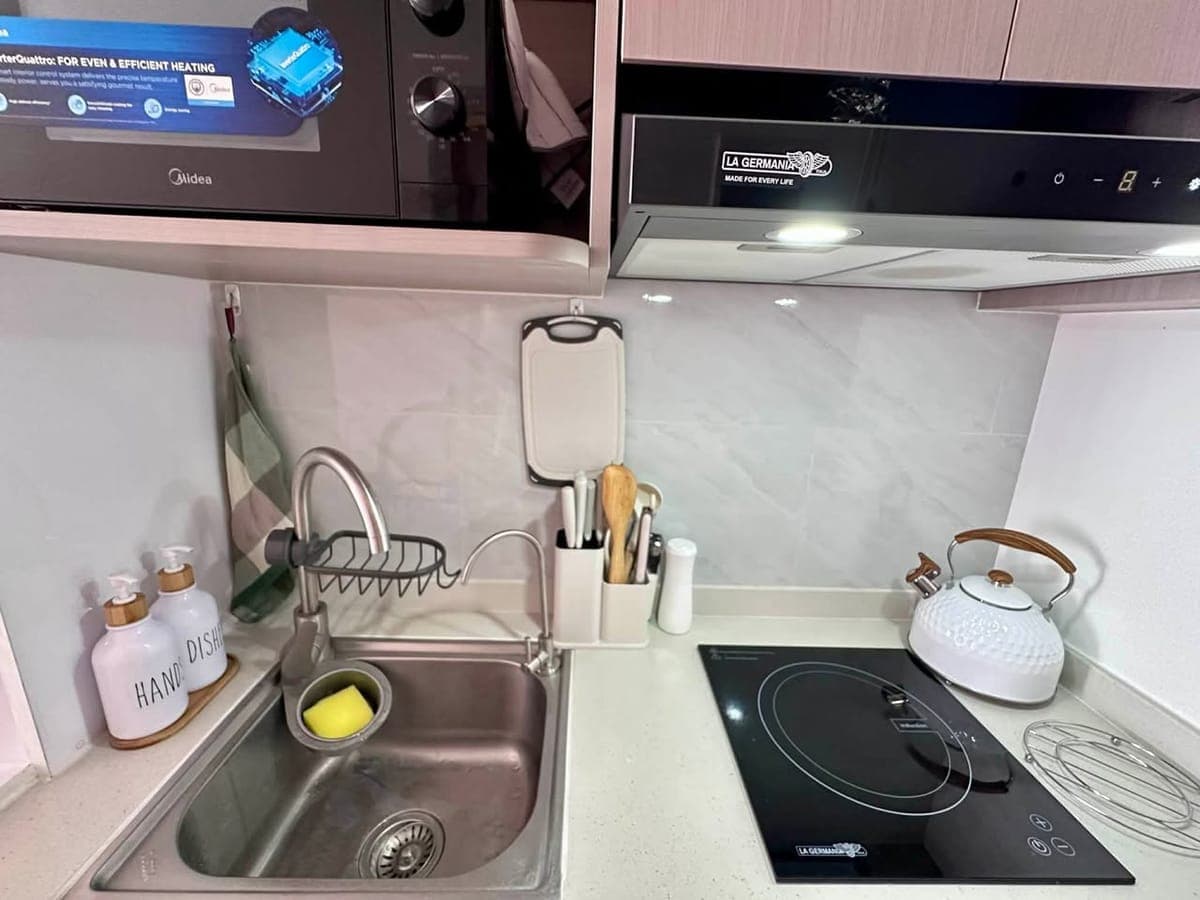 ✨ FOR RENT: Modern & Cozy Studio with Balcony! ✨ - photo 5