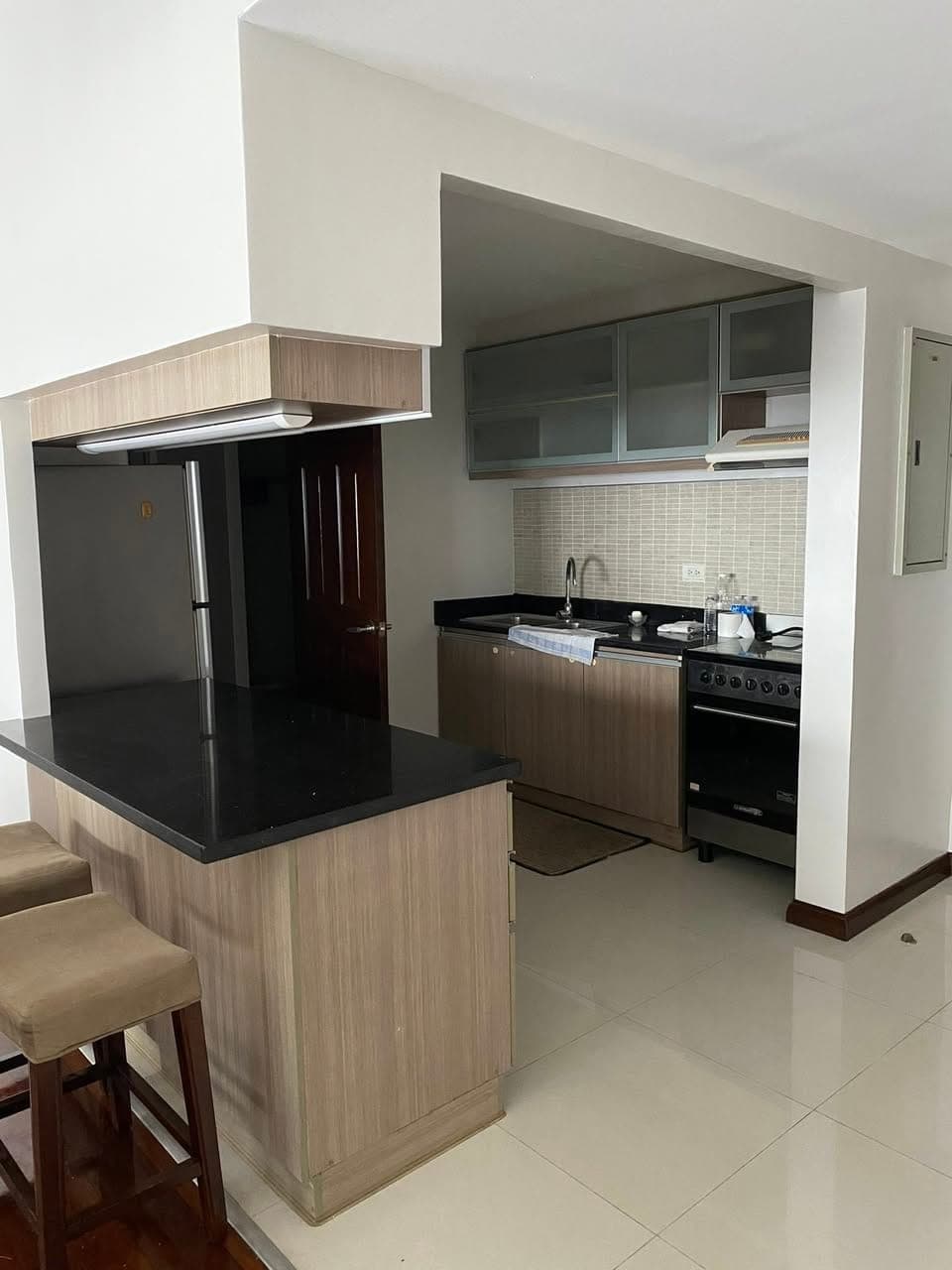 3BR Avalon Condo with Maid’s Quarters and parking for rent - photo 4