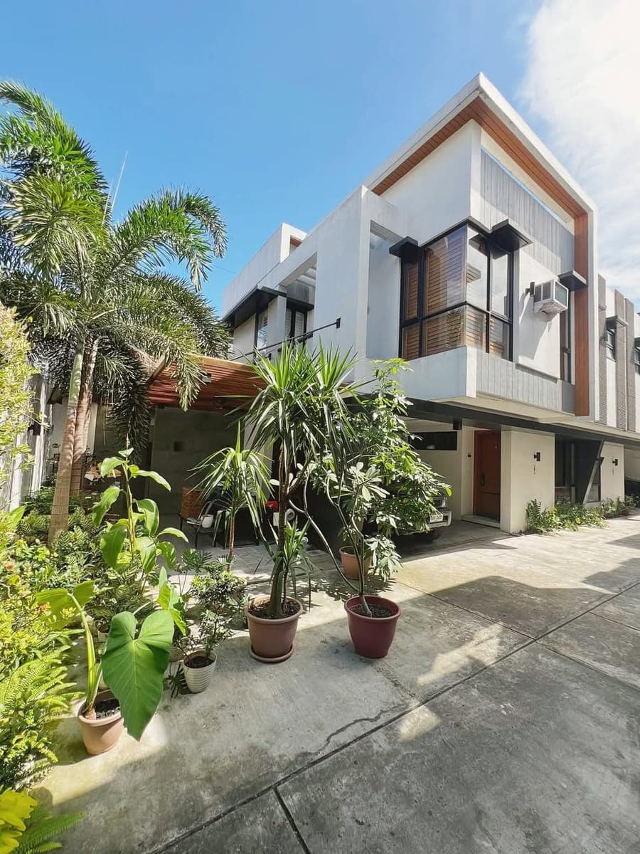 𝐅𝐎𝐑 𝐑𝐄𝐍𝐓: 3BR House and Lot with 3 parking at Glendale Heights, Quezon City - photo 1