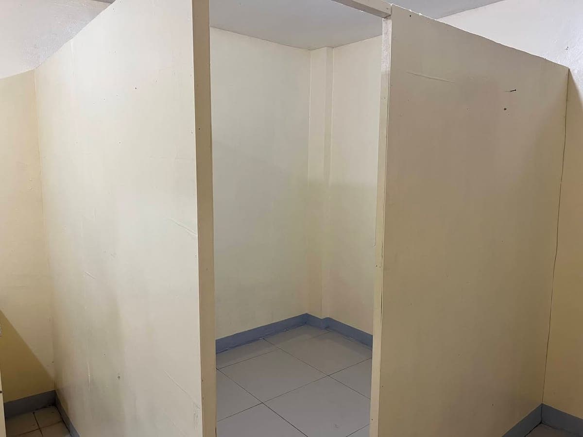 Room for rent available - photo 2
