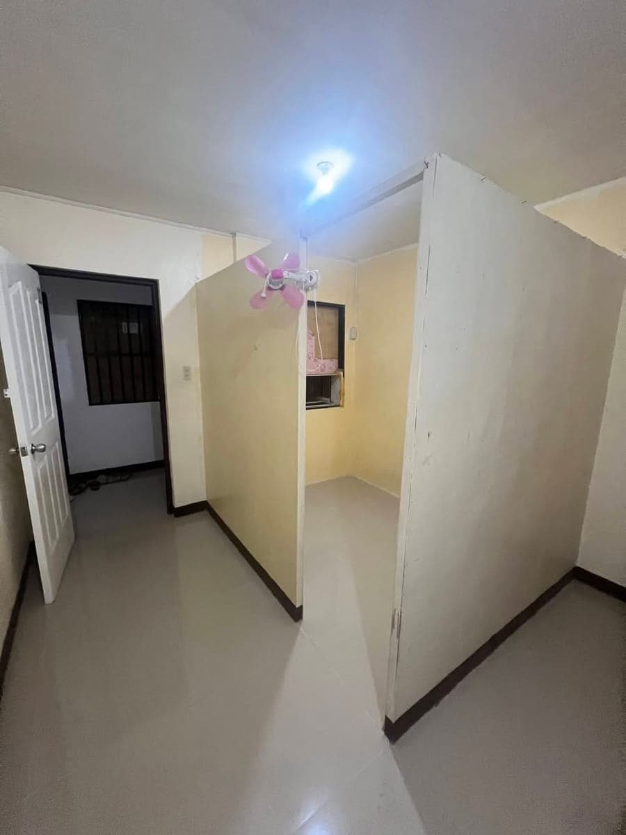 Room for rent available - photo 3