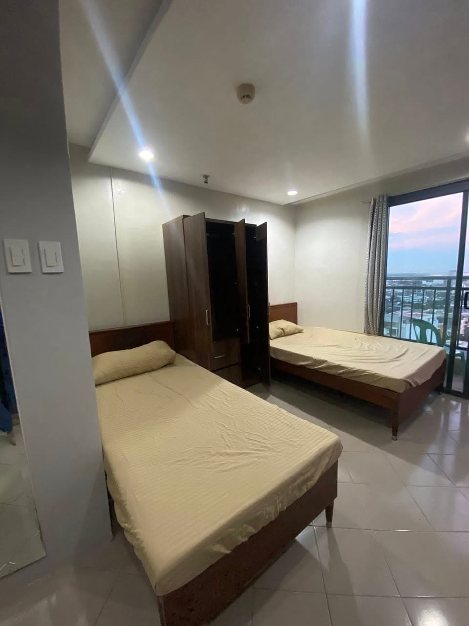 🏢✨ FOR RENT: Furnished Studio Unit with Balcony ✨🏢 - photo 2
