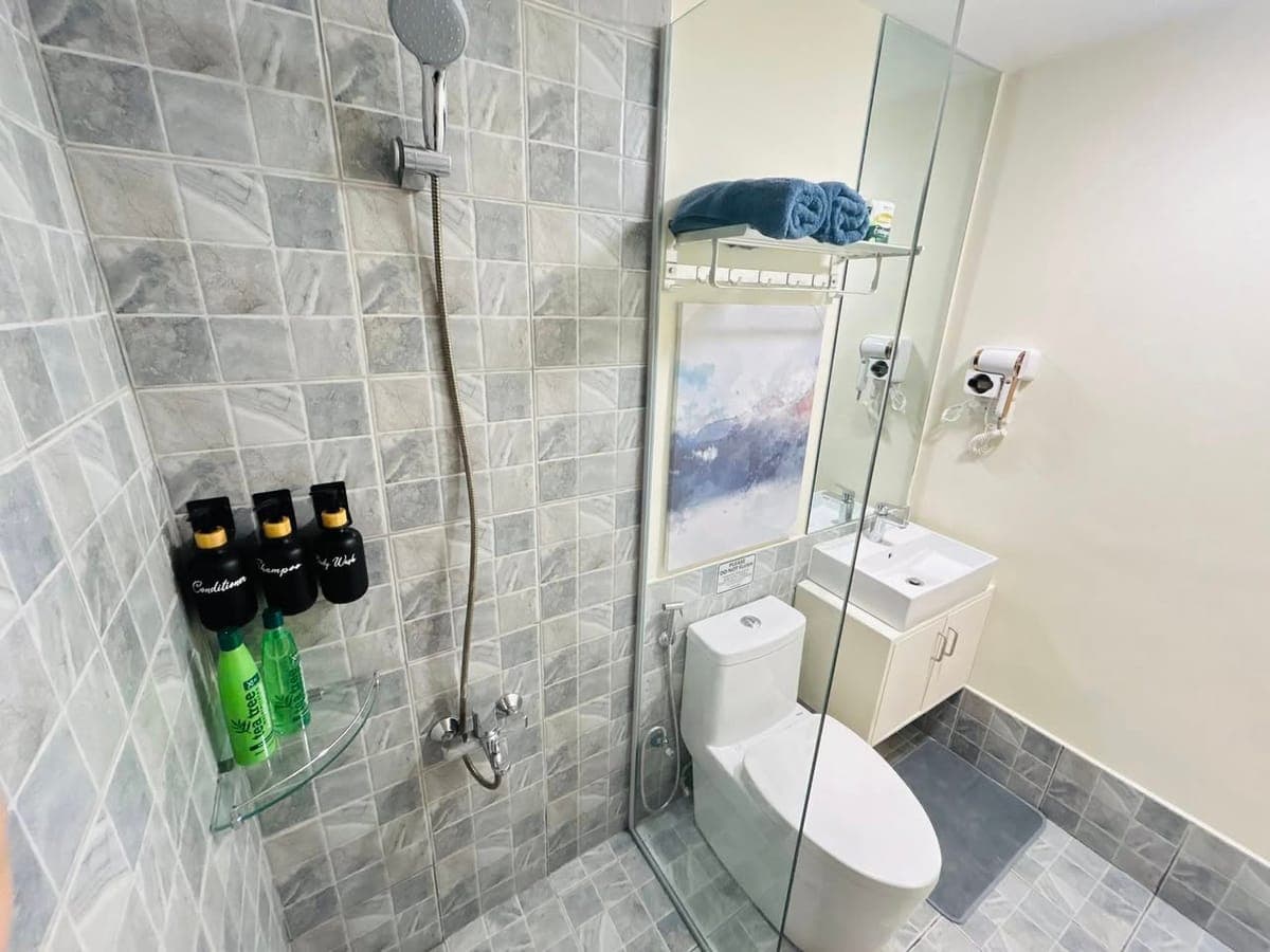 🏢 Studio Unit with Balcony for Rent – Grand Residences Cebu (North Tower A) - photo 4