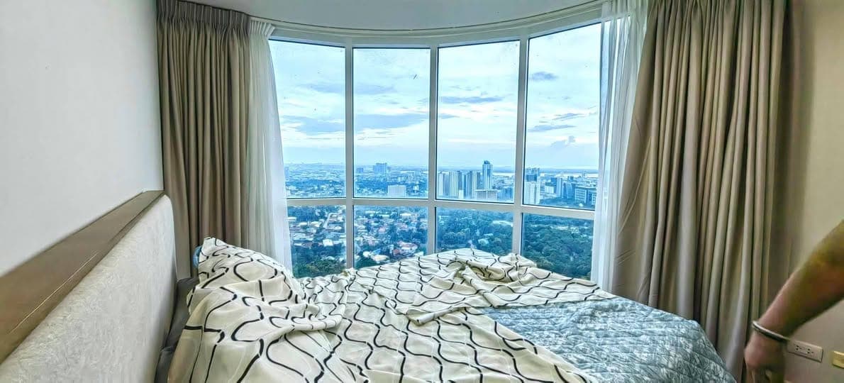 FOR RENT: SEMI- FURNISHED 3 Bedroom Condominium (Corner Unit) - photo 4