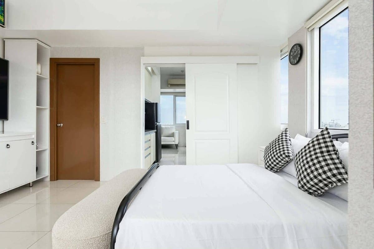 🏙️ FOR RENT | 1-Bedroom at Calyx Residences - photo 2