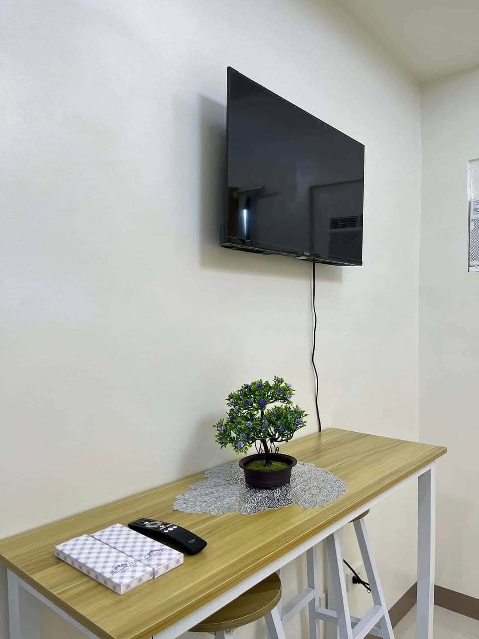 STYLISH FULLY FURNISHED STUDIO  UNIT🔹 at Casa Mira Labangon - photo 3