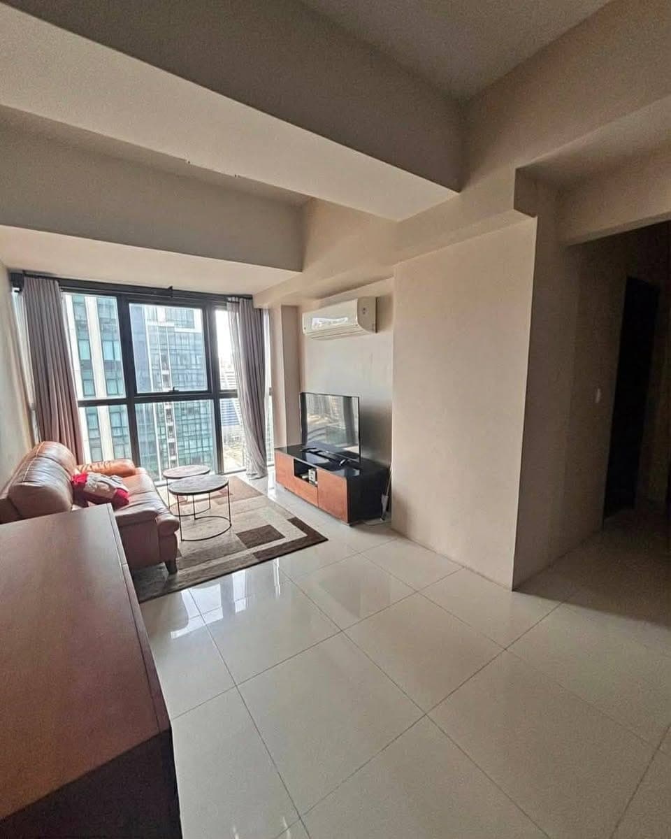 Uptown Ritz for Rent - photo 1