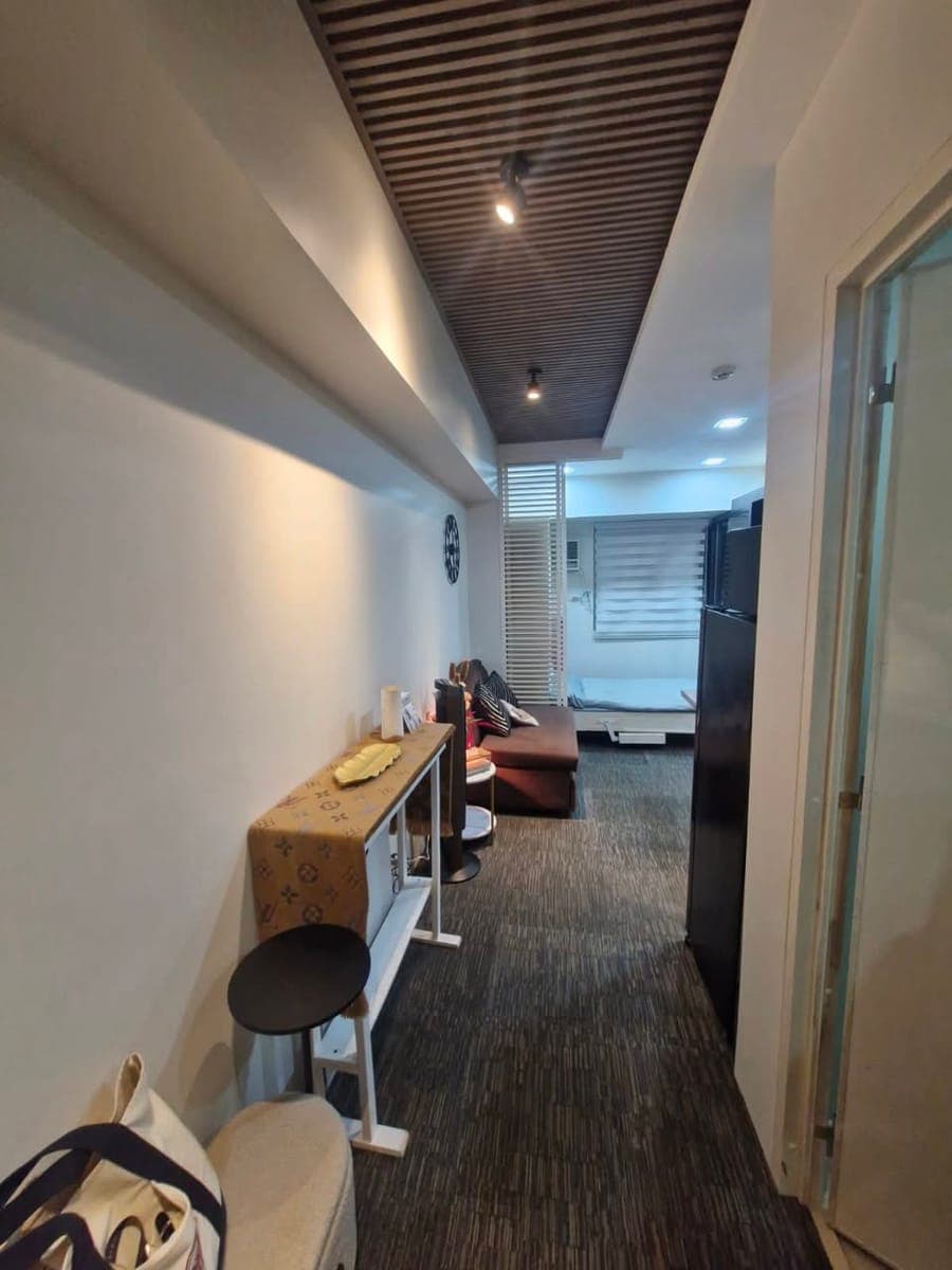 FOR RENT 🙂 NEAR SM NORTH AND WALKING DISTANCE TO TRINOMA.. - photo 1