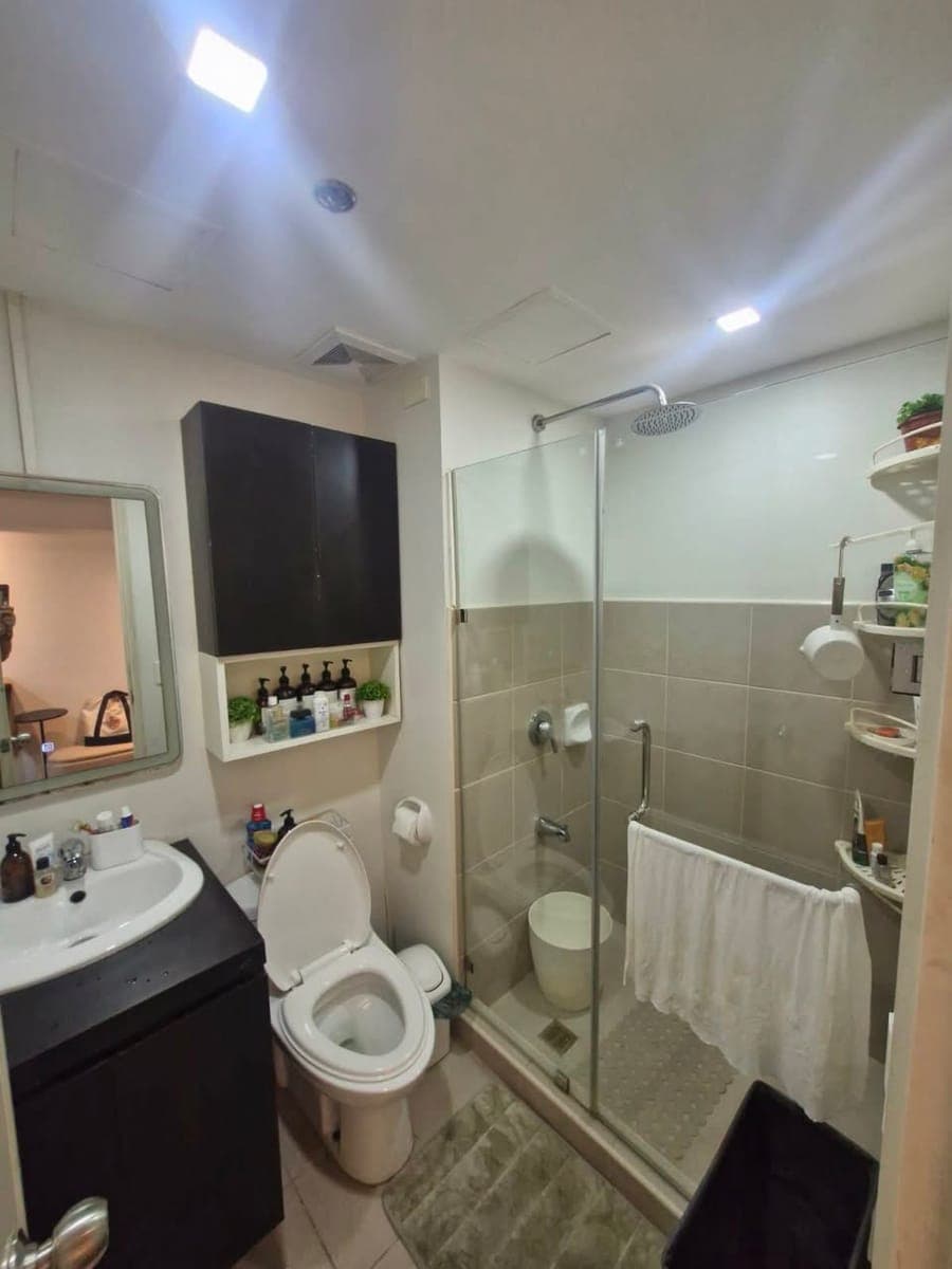 FOR RENT 🙂 NEAR SM NORTH AND WALKING DISTANCE TO TRINOMA.. - photo 2