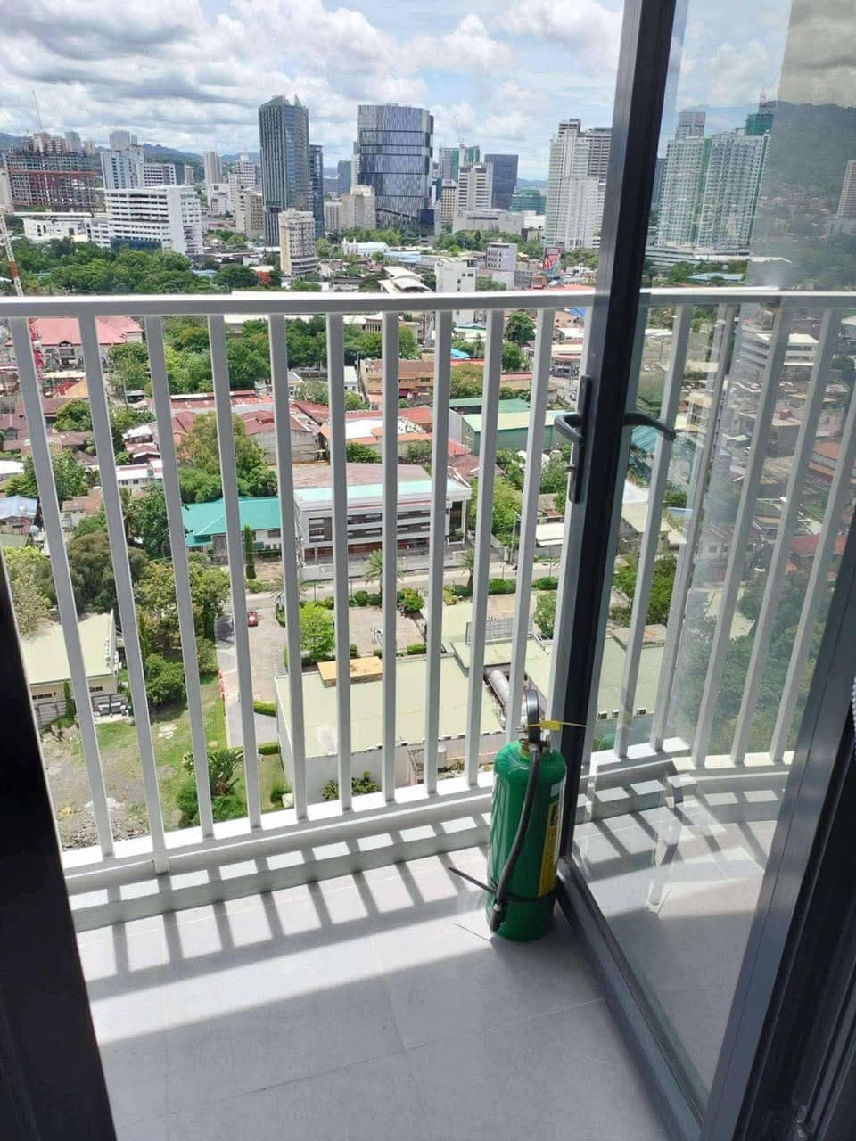 30sqm Studio Unit With Balcony - Walking Distance to VELEZ & CIM (₱20k/MONTH) - photo 1