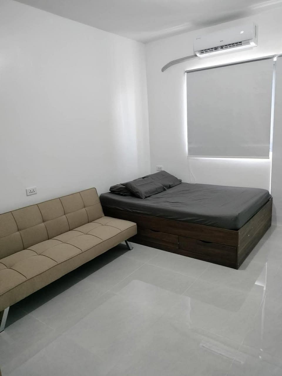 30sqm Studio Unit With Balcony - Walking Distance to VELEZ & CIM (₱20k/MONTH) - photo 2
