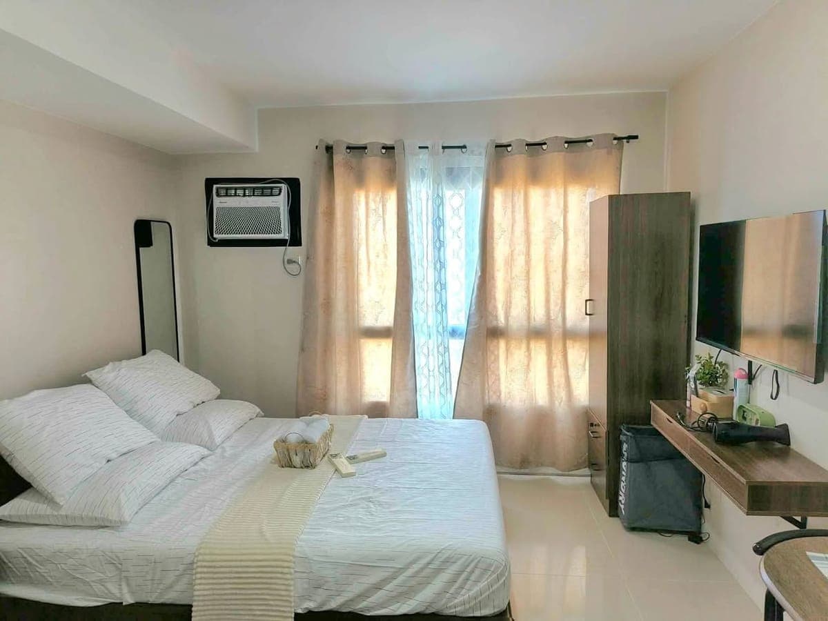 🏢 Fully Furnished Studio Condo Unit - photo 1