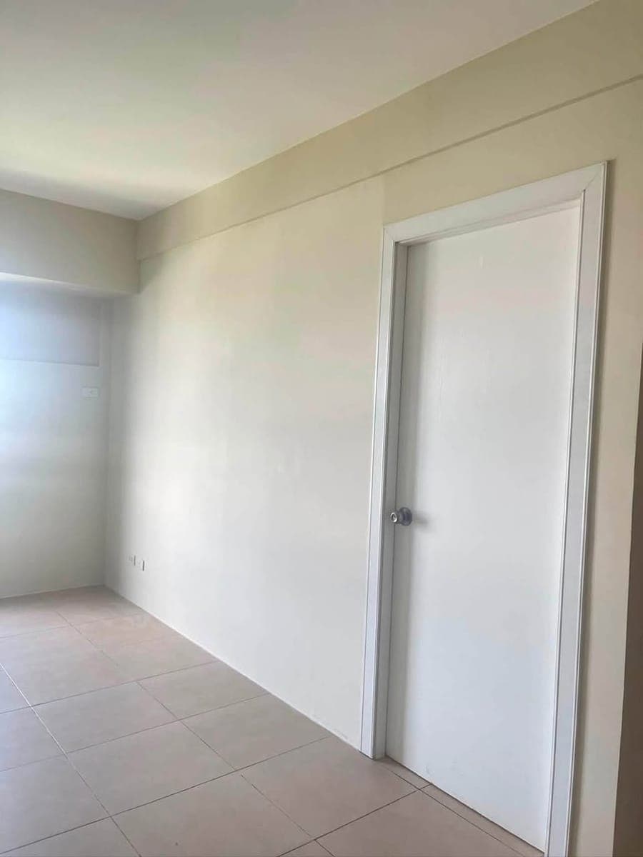 Avida Towers 34th St BGC Bare Corner End /11Th Floor/ Unit 40.68 SQM | 27,500.00 Per Month - photo 3