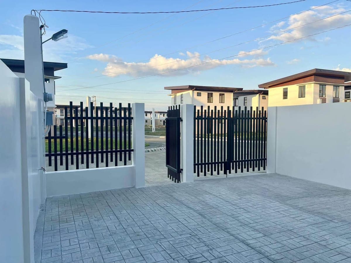 🏡✨ BRAND-NEW HOUSE FOR RENT | ARIA END UNIT ✨ - photo 5