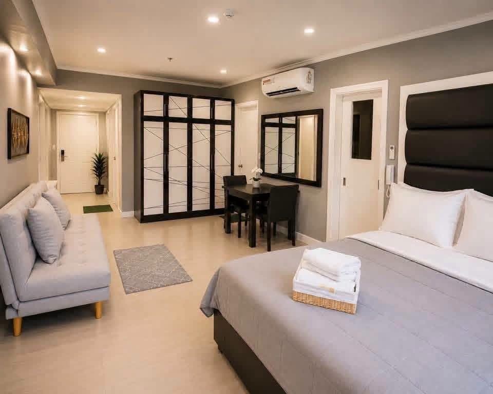 FOR LEASE: Fully furnished Studio unit at SOMA, BGC - photo 2