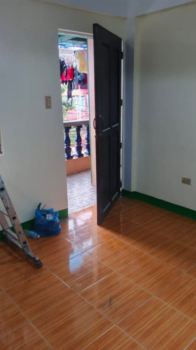 room for rent available 2nd floor. - photo 2