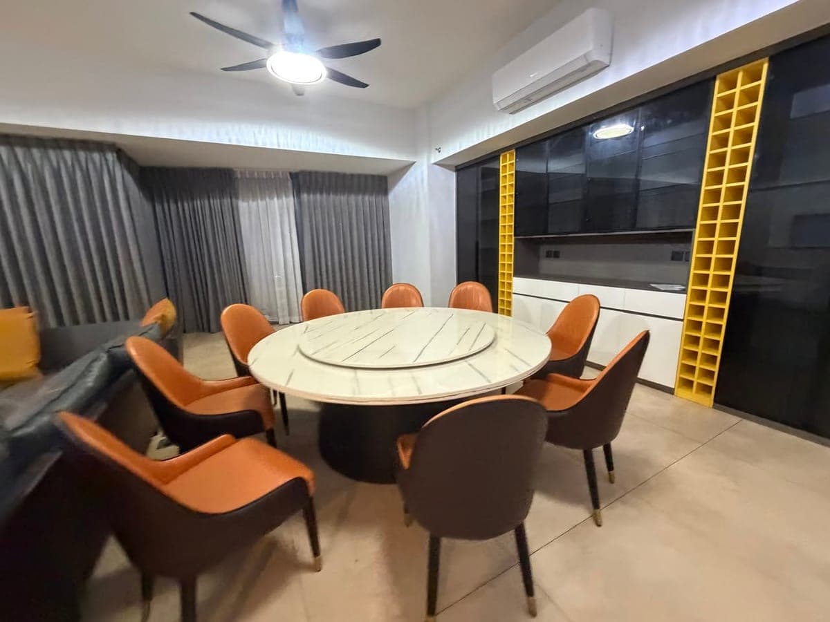 # **🏙️ Luxury 4-Bedroom Residence for Lease** - photo 4