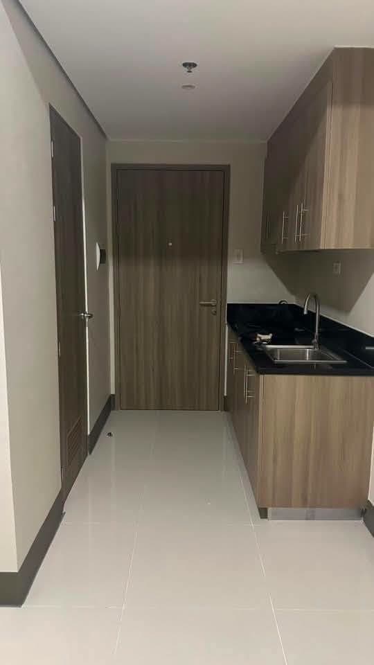 AVAILABLE FOR RENT-  1- Bedroom unit with Balcony ( Newly Turne Over) - photo 1