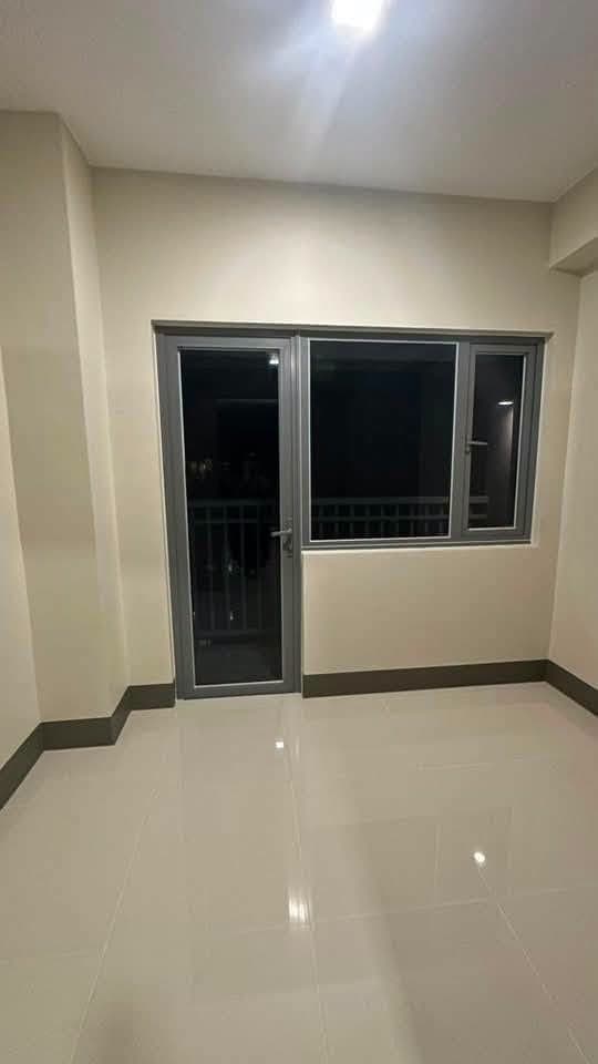 AVAILABLE FOR RENT-  1- Bedroom unit with Balcony ( Newly Turne Over) - photo 4