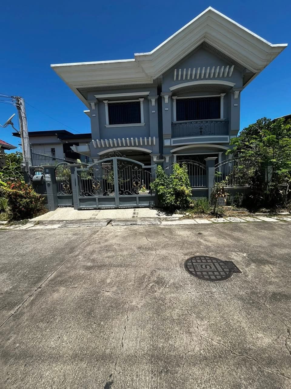 Single detached House for rent! Fully furnished . Near in CCLEX,BEACHES & Accesible to Airport. - photo 1