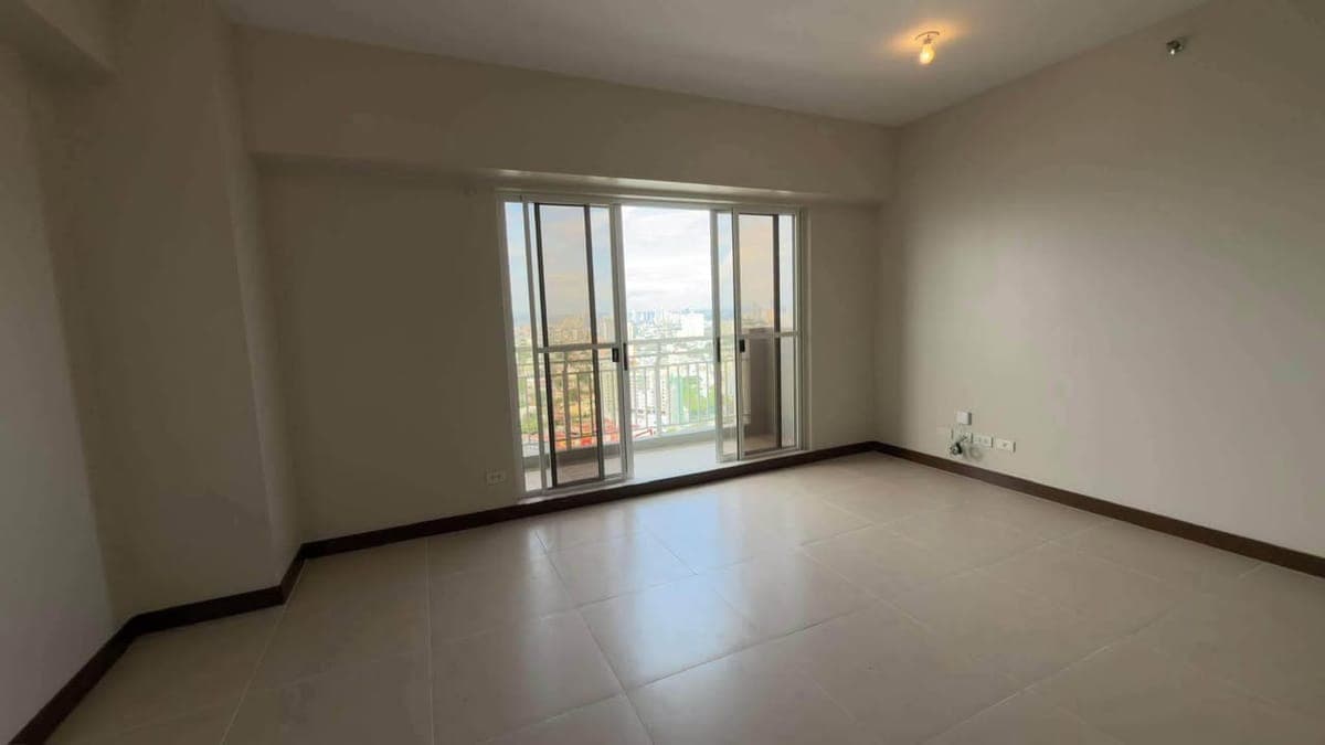 ⭐️ 3BR BARE UNIT w/PARKING at QC - photo 5