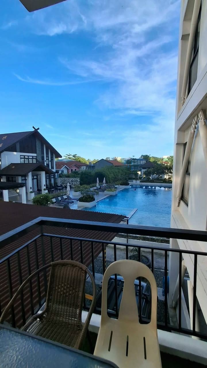 FULLY FURNISHED CONDO FOR RENT !FACING POOL 2nd floor. - photo 1