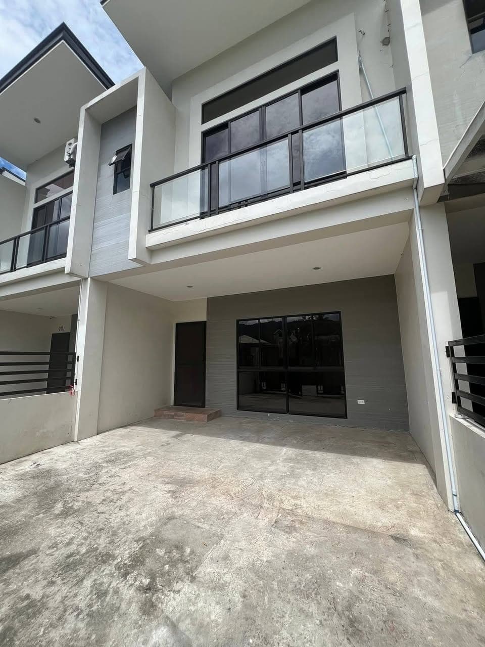 For Rent : 3BR Townhouse in Guadalupe, Cebu - photo 1