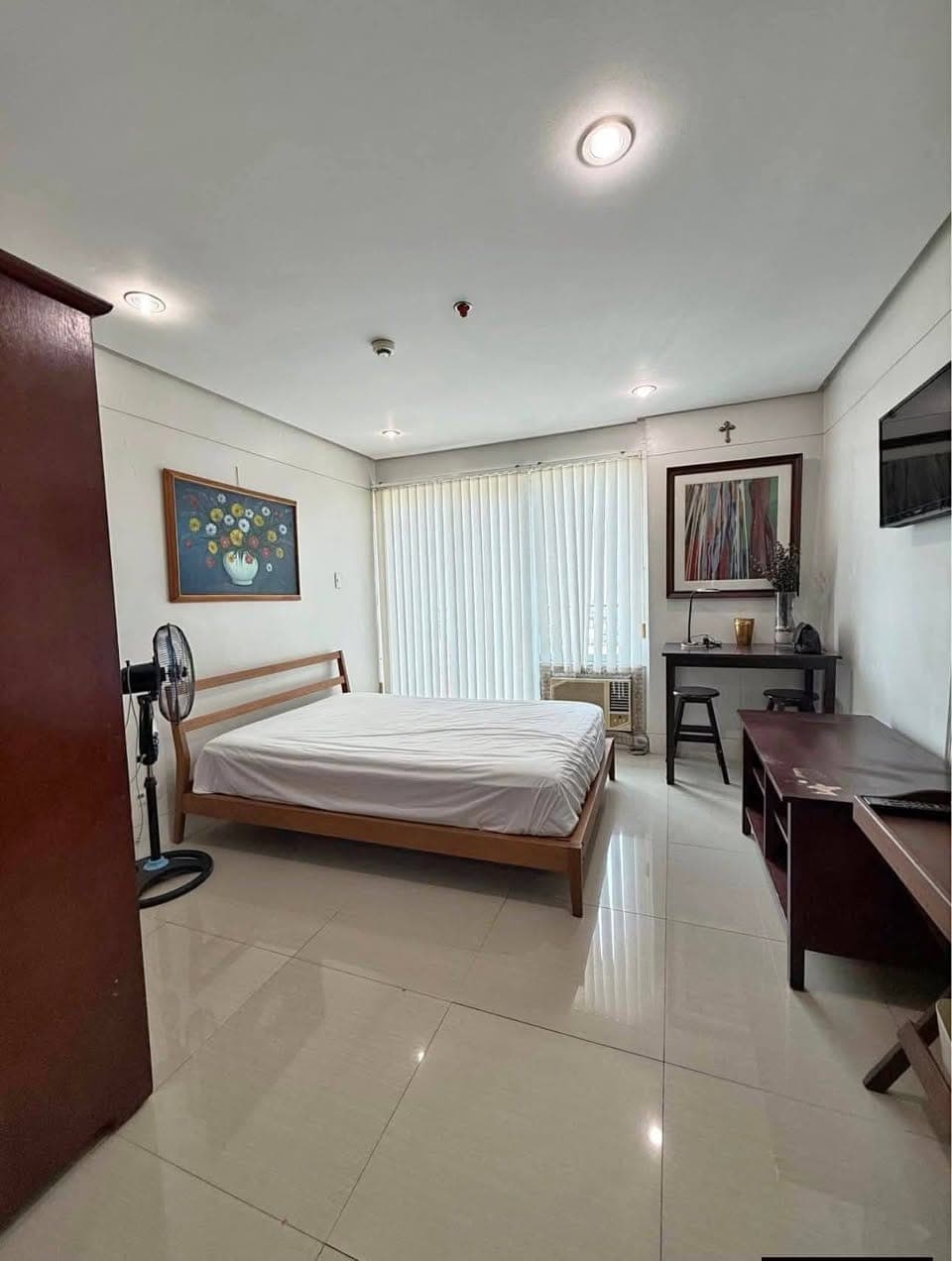 FOR RENT‼️Studio Unit with Balcony - photo 1