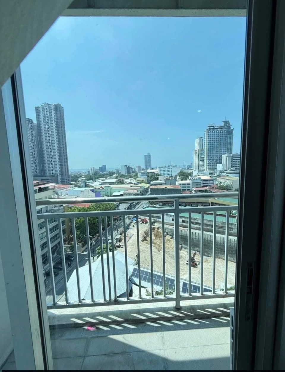 FOR RENT‼️Studio Unit with Balcony - photo 2