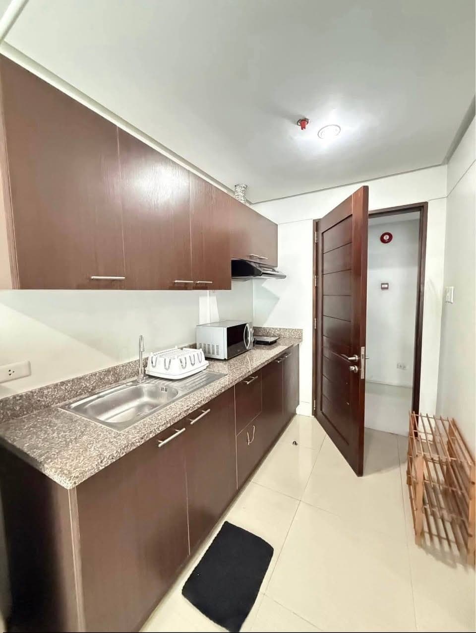 FOR RENT‼️Studio Unit with Balcony - photo 4