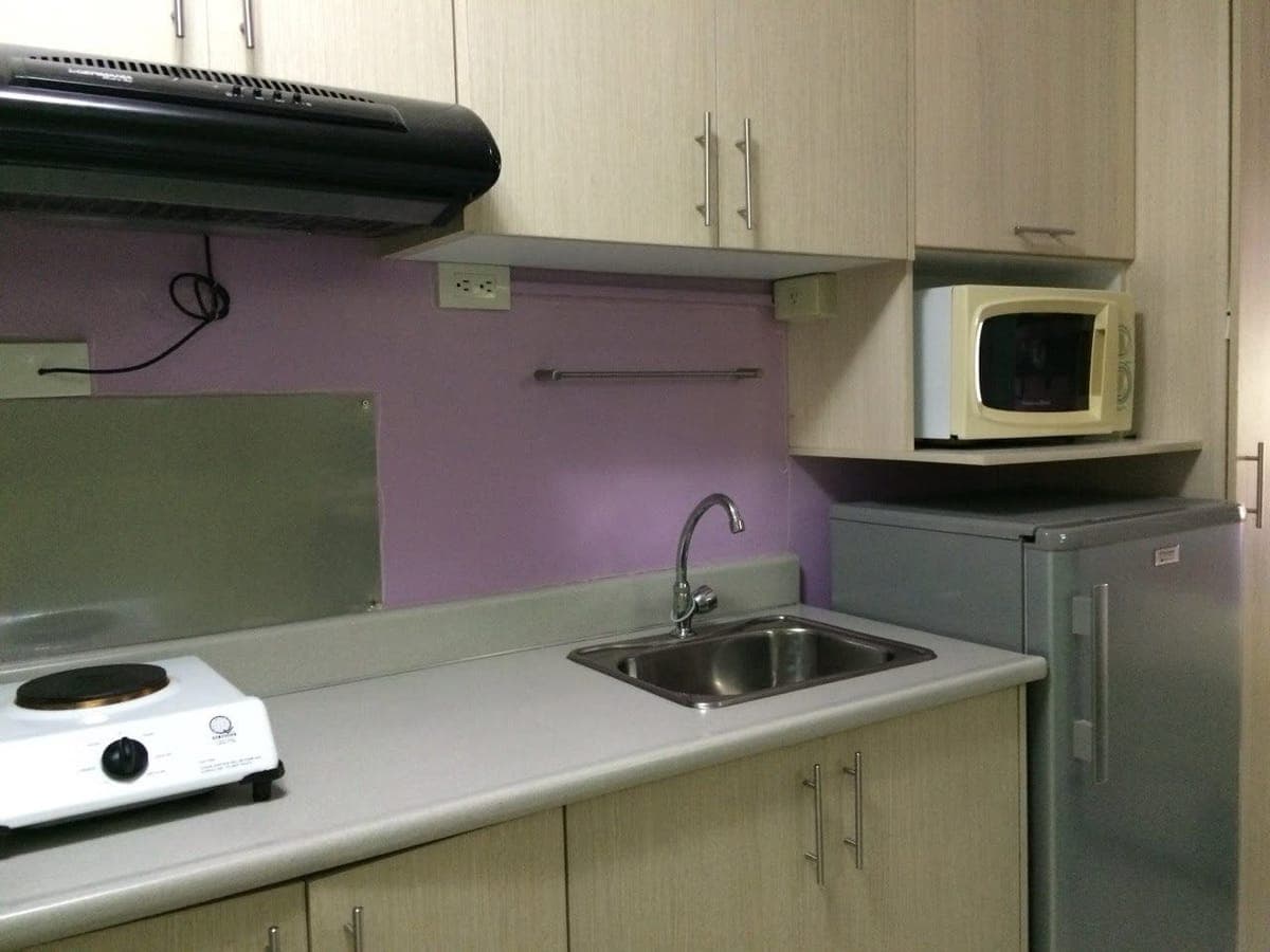 **FOR RENT: University Tower 3** - photo 2