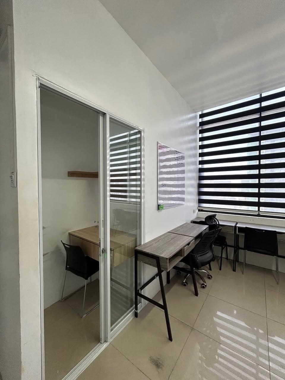 Office 20 sq meters available ASAP at Avenir Archbishop Lahug Cebu City. - photo 4