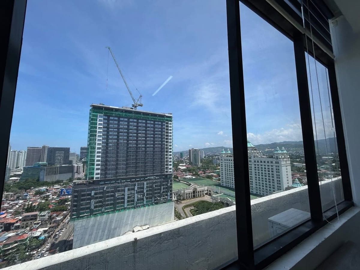 Office 20 sq meters available ASAP at Avenir Archbishop Lahug Cebu City. - photo 5