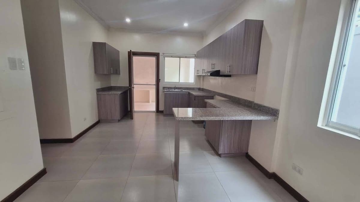 UNFURNISHED 3-BEDROOM HOUSE FOR RENT IN MABOLO, CEBU CITY - photo 1