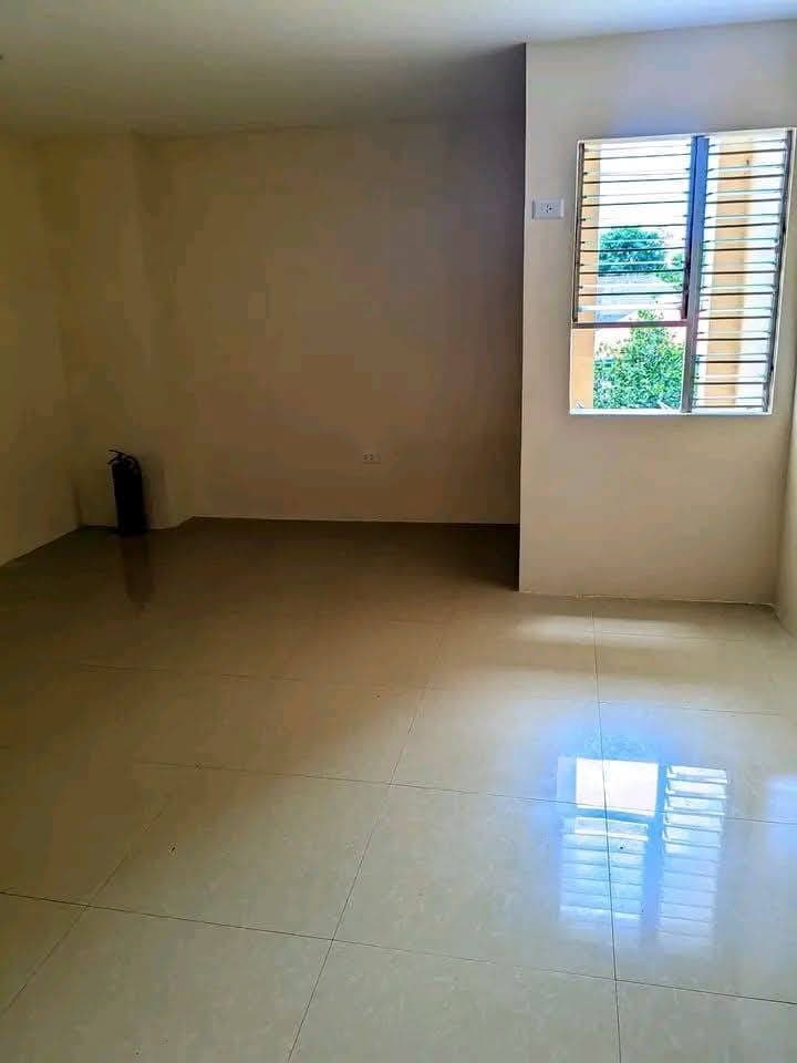A spacious studio for rent in a clean, quiet  and secured environment near St. Martin's Cafe. - photo 4