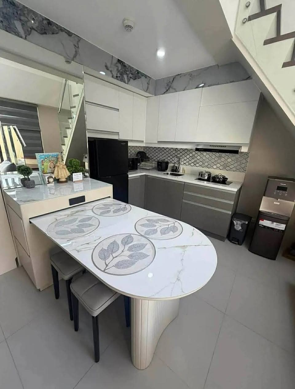 LOFT-TYPE PENTHOUSE FOR RENT - photo 4