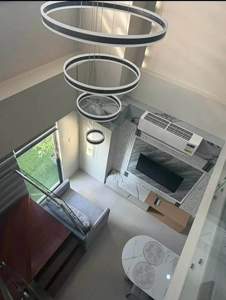 LOFT-TYPE PENTHOUSE FOR RENT - photo 5