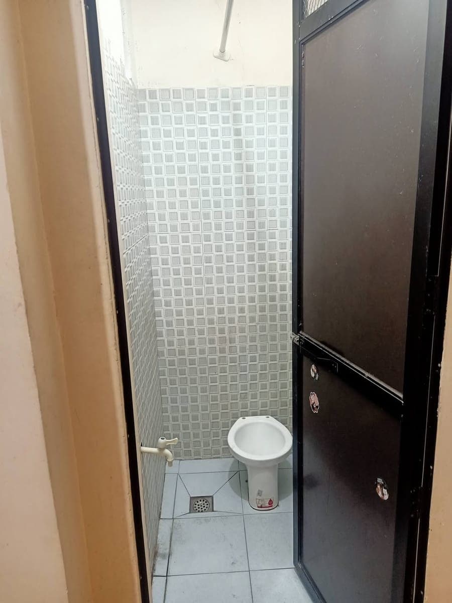 Room for rent pm lng for details loc. 308 pili st. Creekland hagonoy taguig city - photo 3
