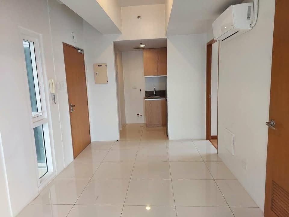 For Lease - photo 1