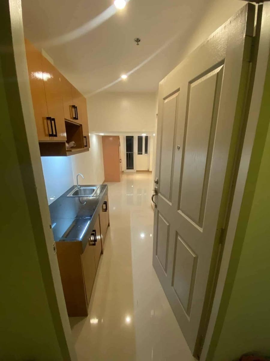 Available for long term rent in Victoria De Morato - Scout Borromeo St, cor Tomas Morato Ave, Quezon City. - photo 1