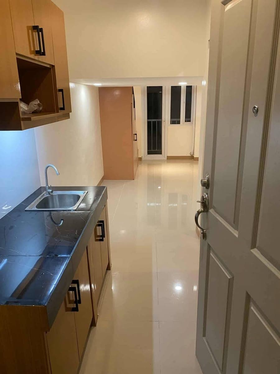 Available for long term rent in Victoria De Morato - Scout Borromeo St, cor Tomas Morato Ave, Quezon City. - photo 2