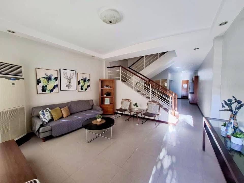 📌FOR RENT:  3-Storey Townhouse with Balcony - photo 1