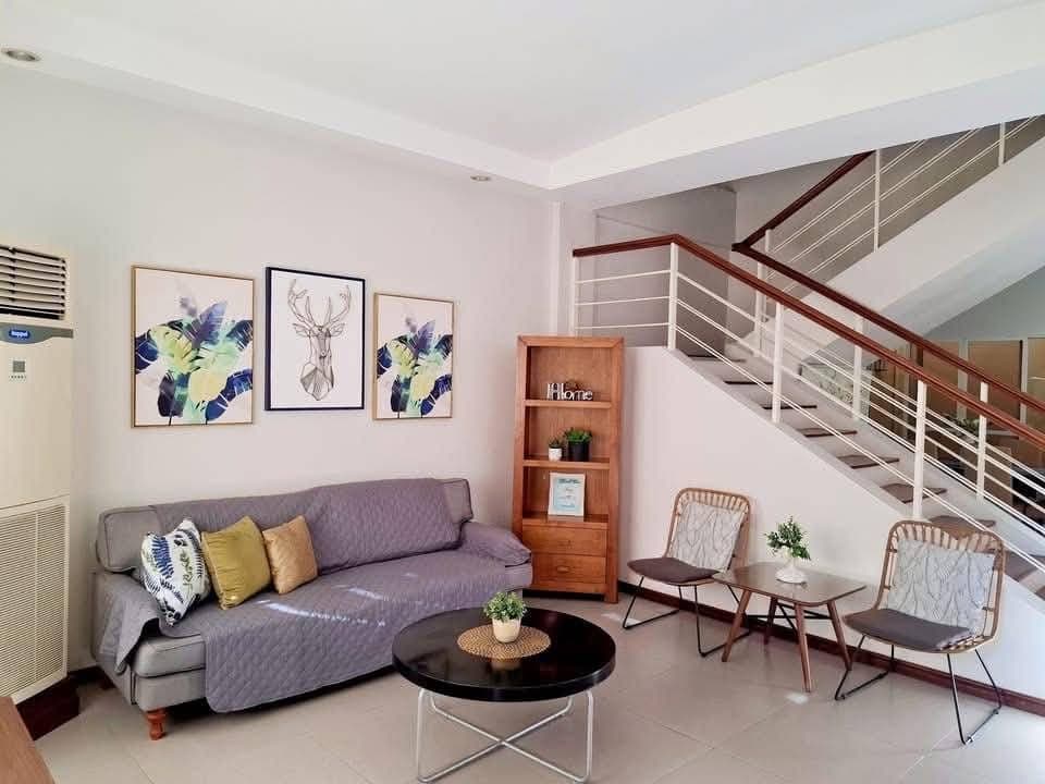 📌FOR RENT:  3-Storey Townhouse with Balcony - photo 2
