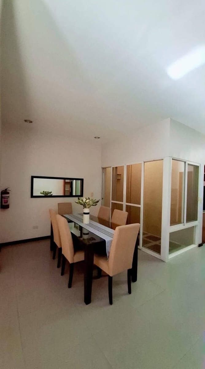 📌FOR RENT:  3-Storey Townhouse with Balcony - photo 5