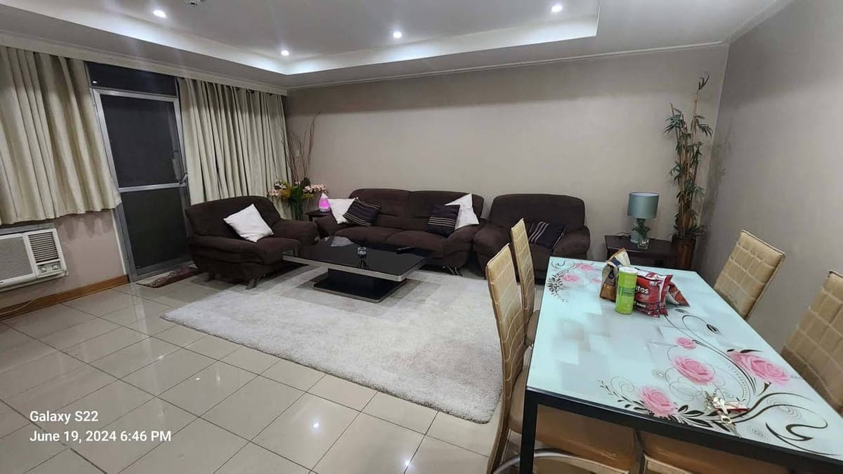 • FOR RENT!  Available now in Ermita Manila. - photo 5