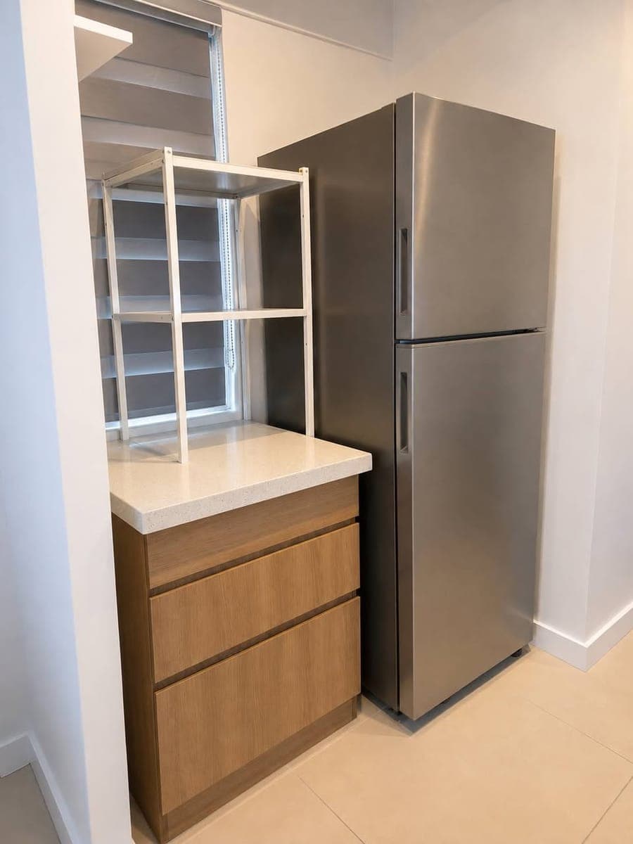 2 Bedroom Unit w Parking for Rent - photo 3